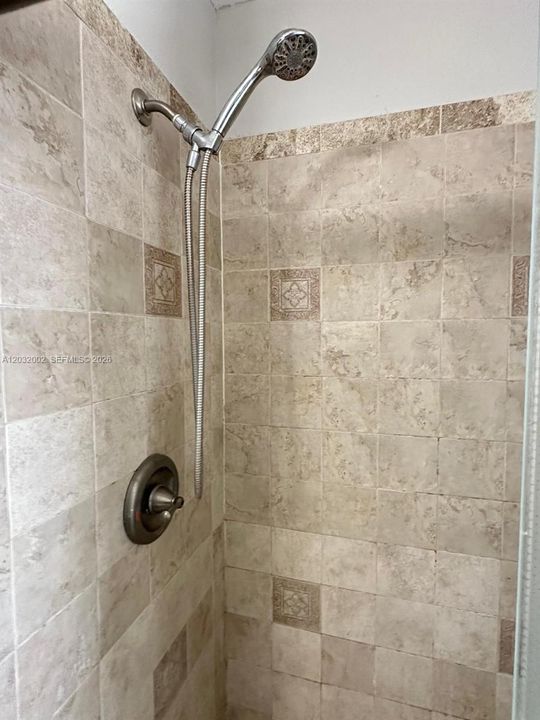 For Rent: $1,950 (2 beds, 2 baths, 970 Square Feet)