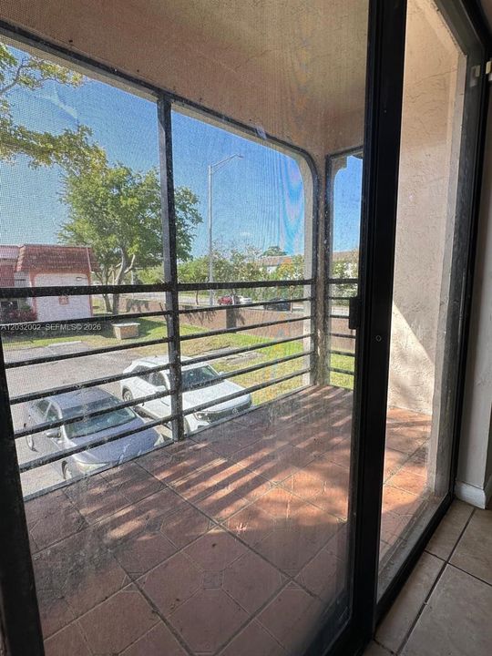 For Rent: $1,950 (2 beds, 2 baths, 970 Square Feet)