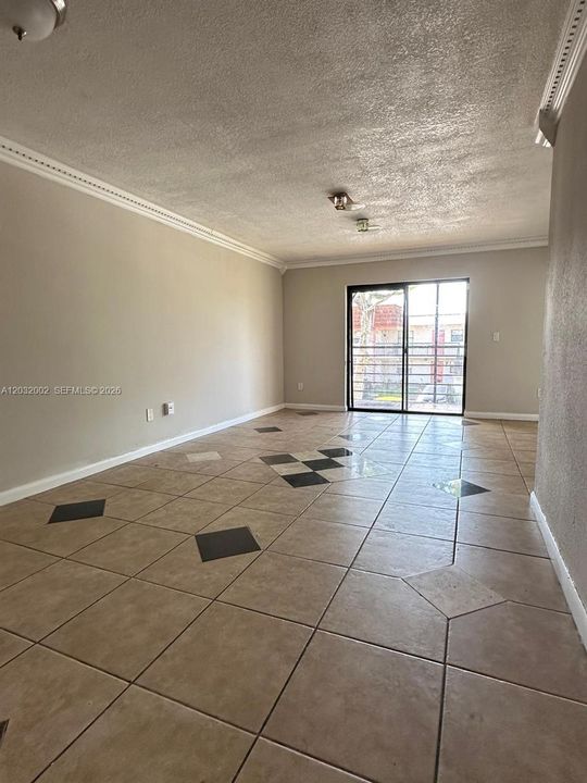 For Rent: $1,950 (2 beds, 2 baths, 970 Square Feet)