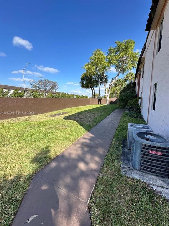 For Rent: $1,950 (2 beds, 2 baths, 970 Square Feet)