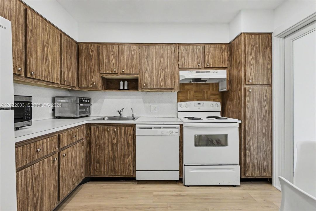В аренду: $1,895 (1 спален, 1 ванн, 852 Квадратных фут)