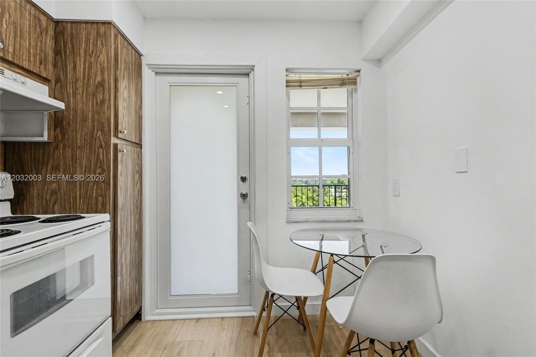 В аренду: $1,895 (1 спален, 1 ванн, 852 Квадратных фут)