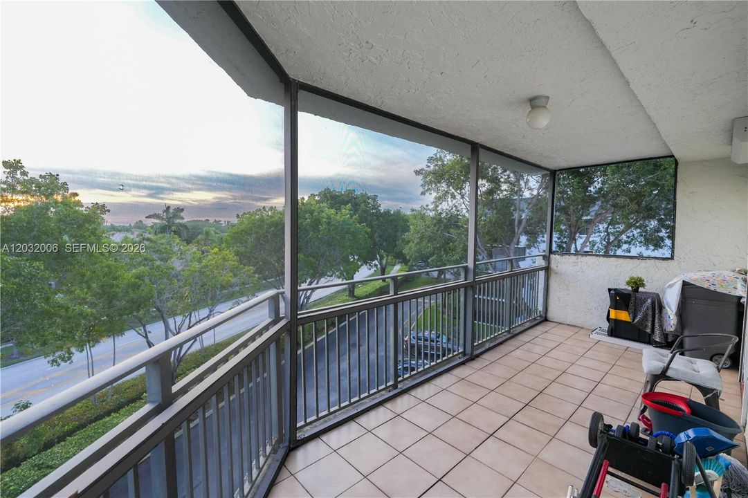For Sale: $359,000 (3 beds, 2 baths, 1707 Square Feet)