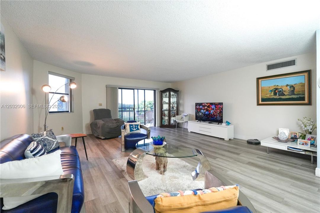 For Sale: $359,000 (3 beds, 2 baths, 1707 Square Feet)