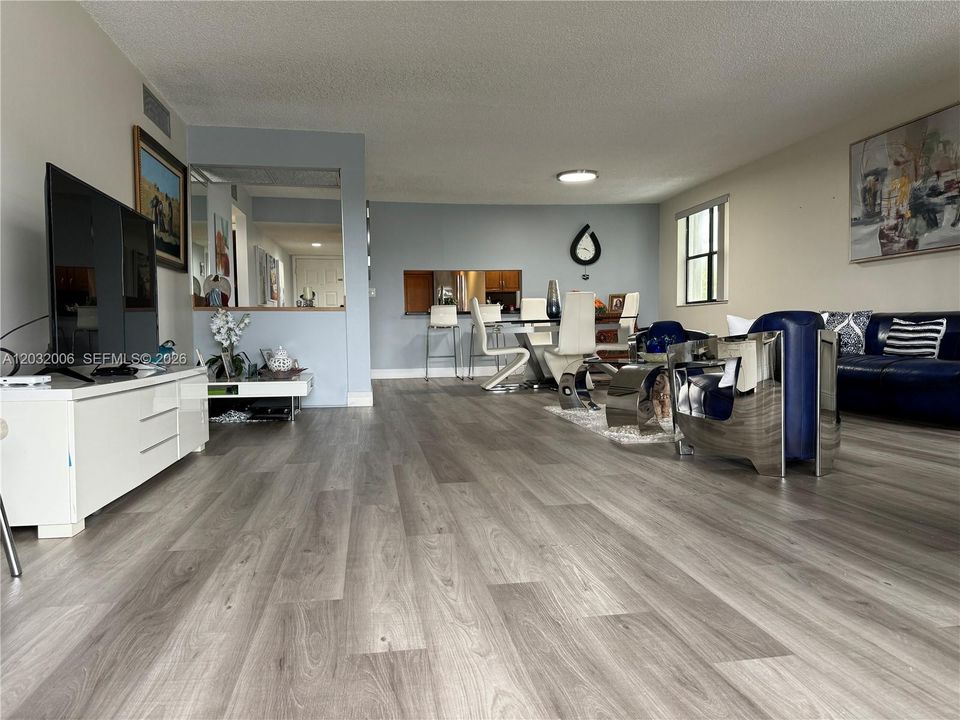 For Sale: $359,000 (3 beds, 2 baths, 1707 Square Feet)