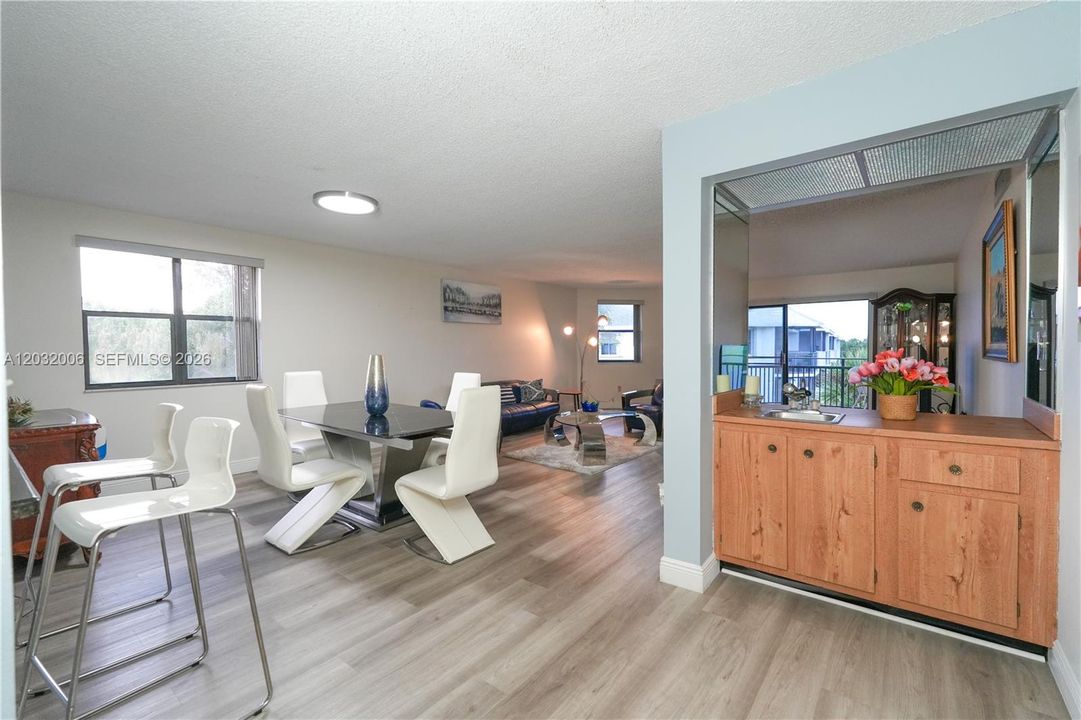 For Sale: $359,000 (3 beds, 2 baths, 1707 Square Feet)