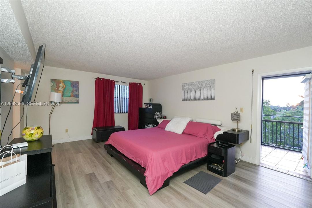 For Sale: $359,000 (3 beds, 2 baths, 1707 Square Feet)