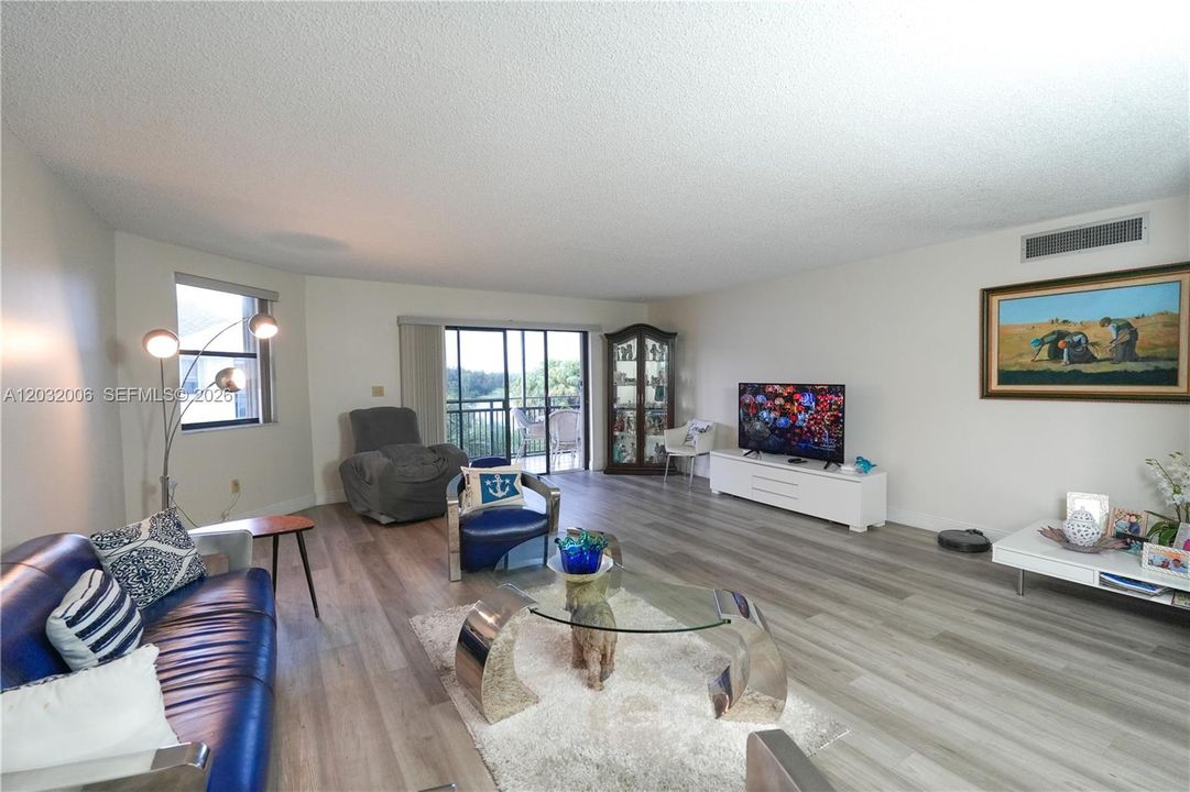For Sale: $359,000 (3 beds, 2 baths, 1707 Square Feet)