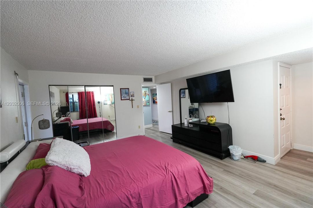 For Sale: $359,000 (3 beds, 2 baths, 1707 Square Feet)