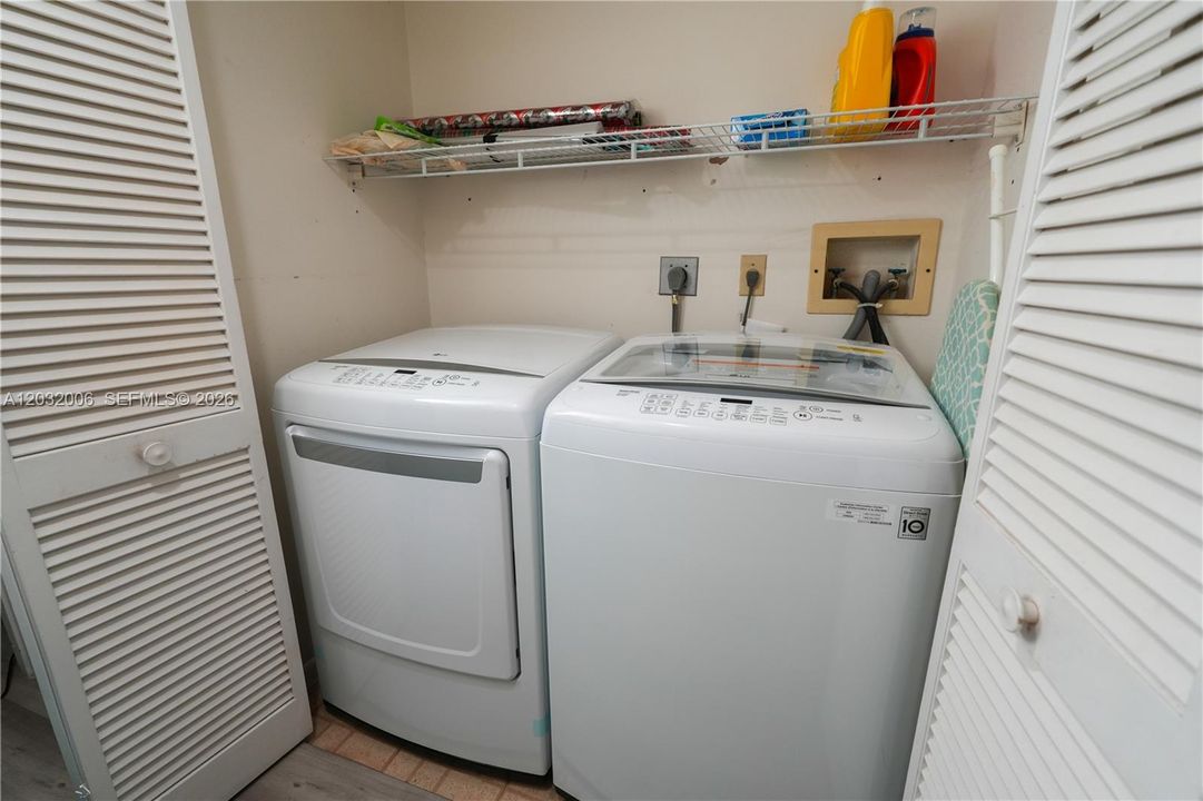 For Sale: $359,000 (3 beds, 2 baths, 1707 Square Feet)