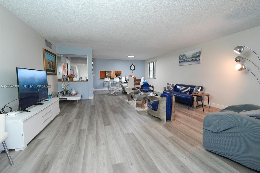 For Sale: $359,000 (3 beds, 2 baths, 1707 Square Feet)