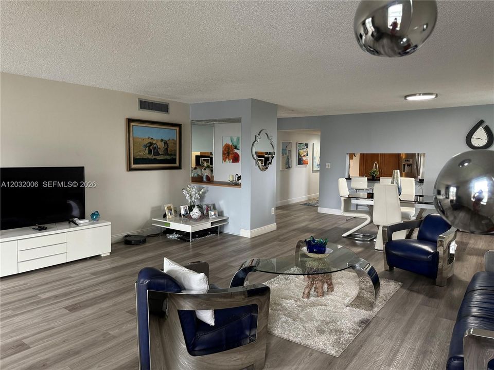 For Sale: $359,000 (3 beds, 2 baths, 1707 Square Feet)