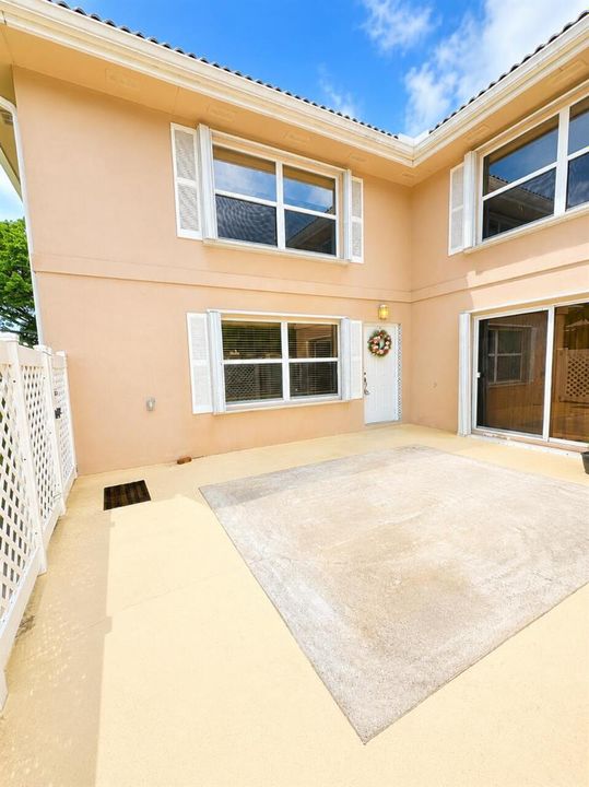 Spacious Private Courtyard