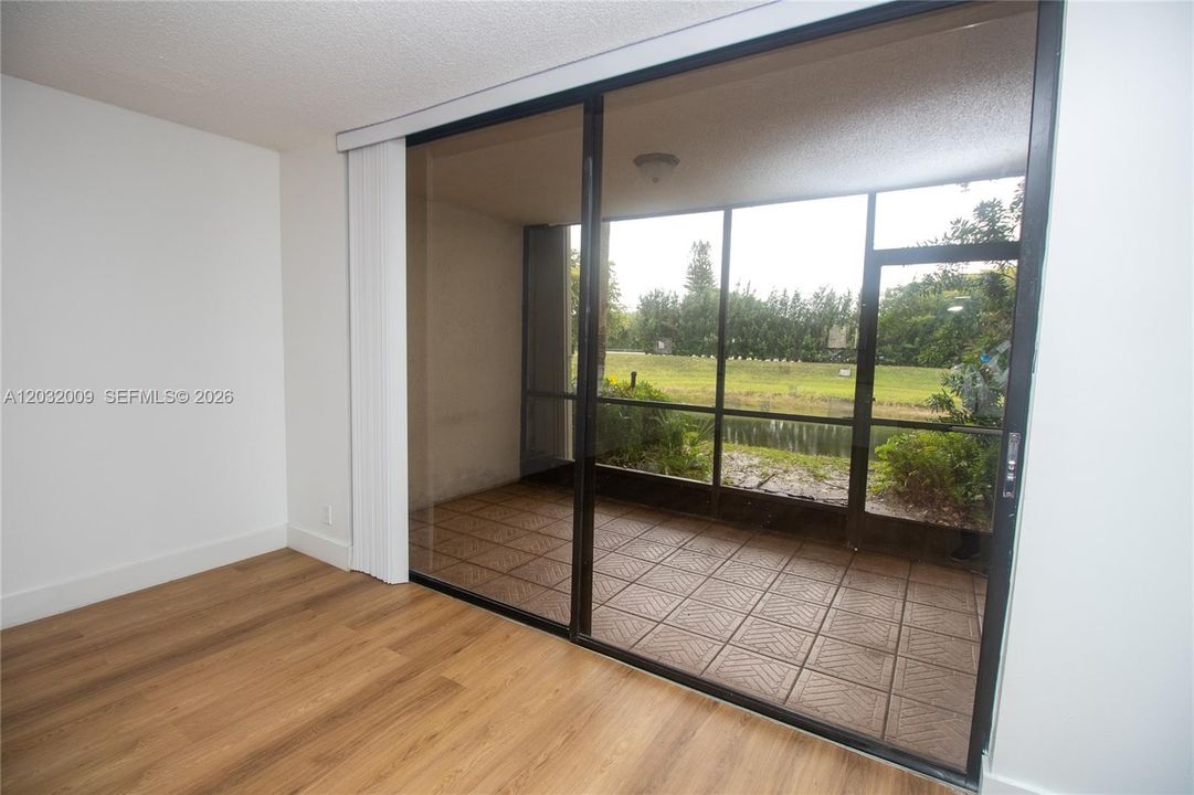 For Rent: $2,300 (2 beds, 2 baths, 979 Square Feet)