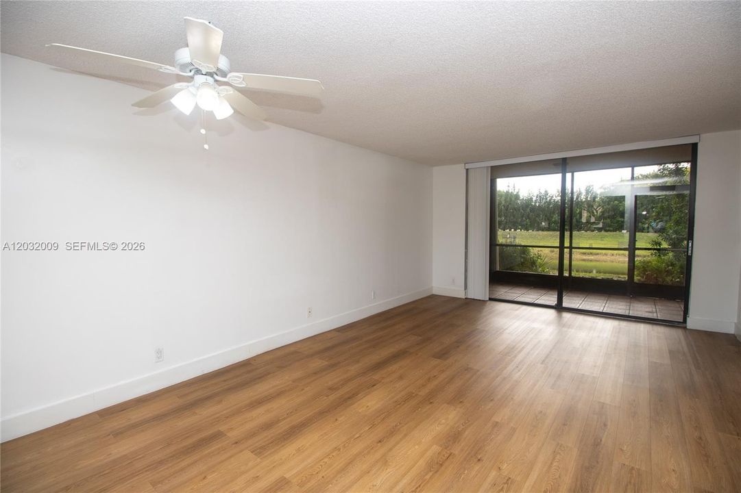 For Rent: $2,300 (2 beds, 2 baths, 979 Square Feet)