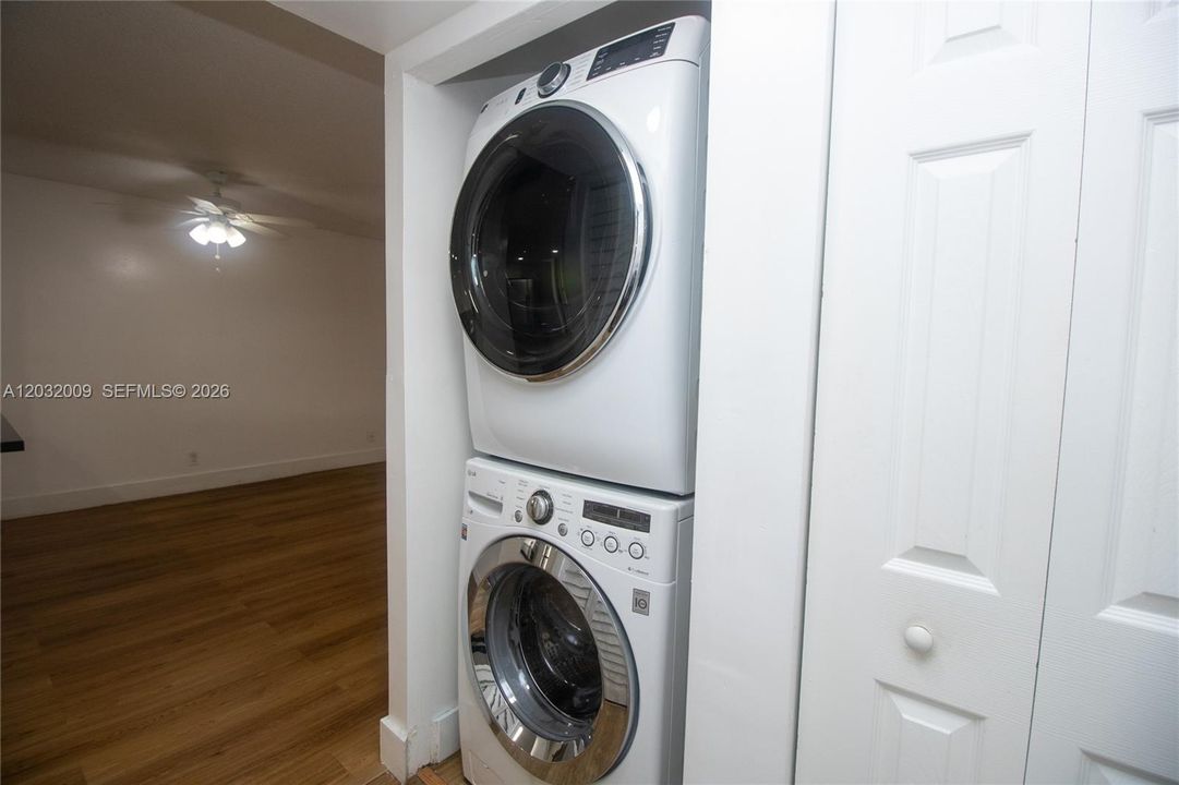 For Rent: $2,300 (2 beds, 2 baths, 979 Square Feet)
