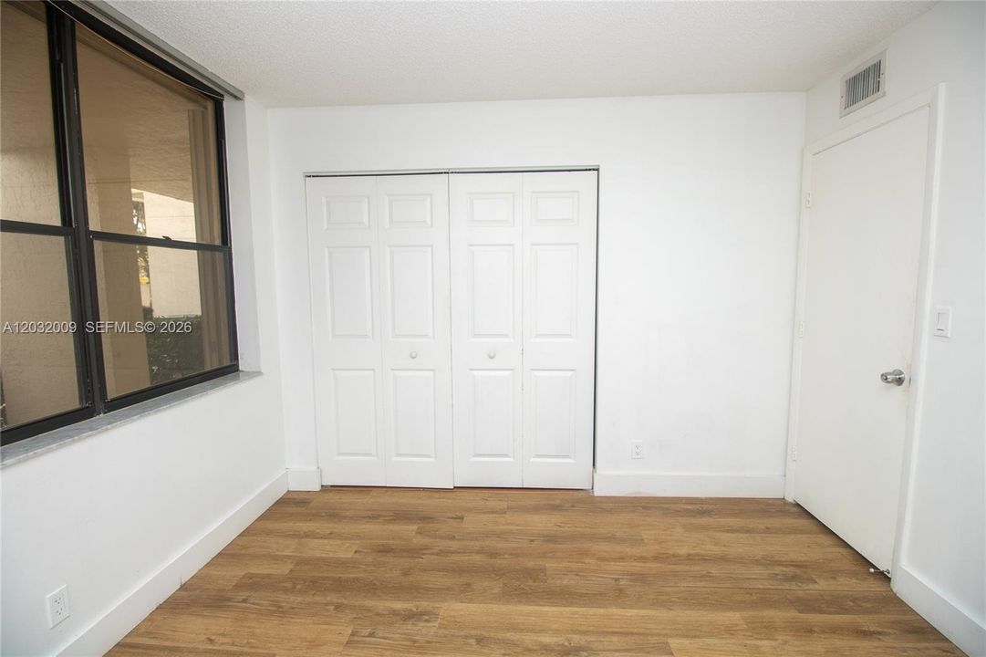 For Rent: $2,300 (2 beds, 2 baths, 979 Square Feet)