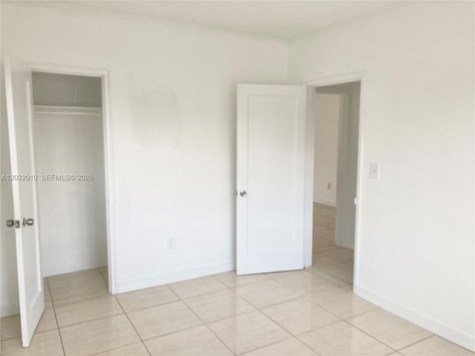 For Sale: $180,000 (1 beds, 1 baths, 577 Square Feet)