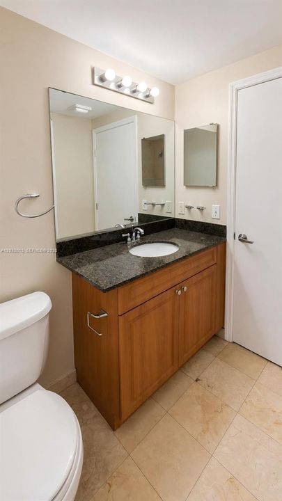 For Sale: $369,500 (2 beds, 2 baths, 989 Square Feet)