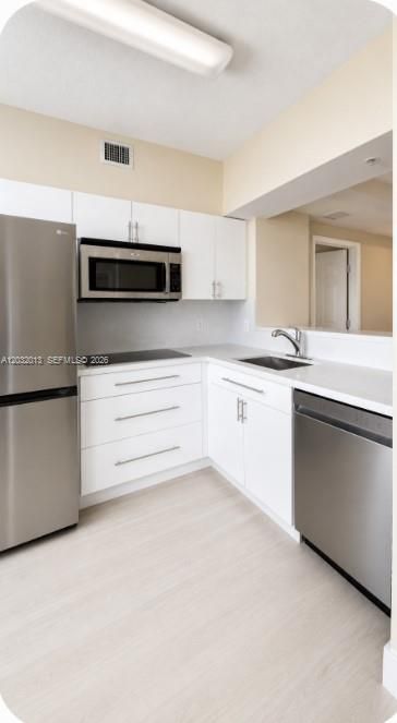 For Sale: $369,500 (2 beds, 2 baths, 989 Square Feet)