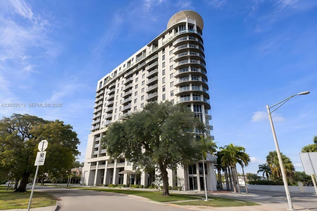 For Sale: $369,500 (2 beds, 2 baths, 989 Square Feet)