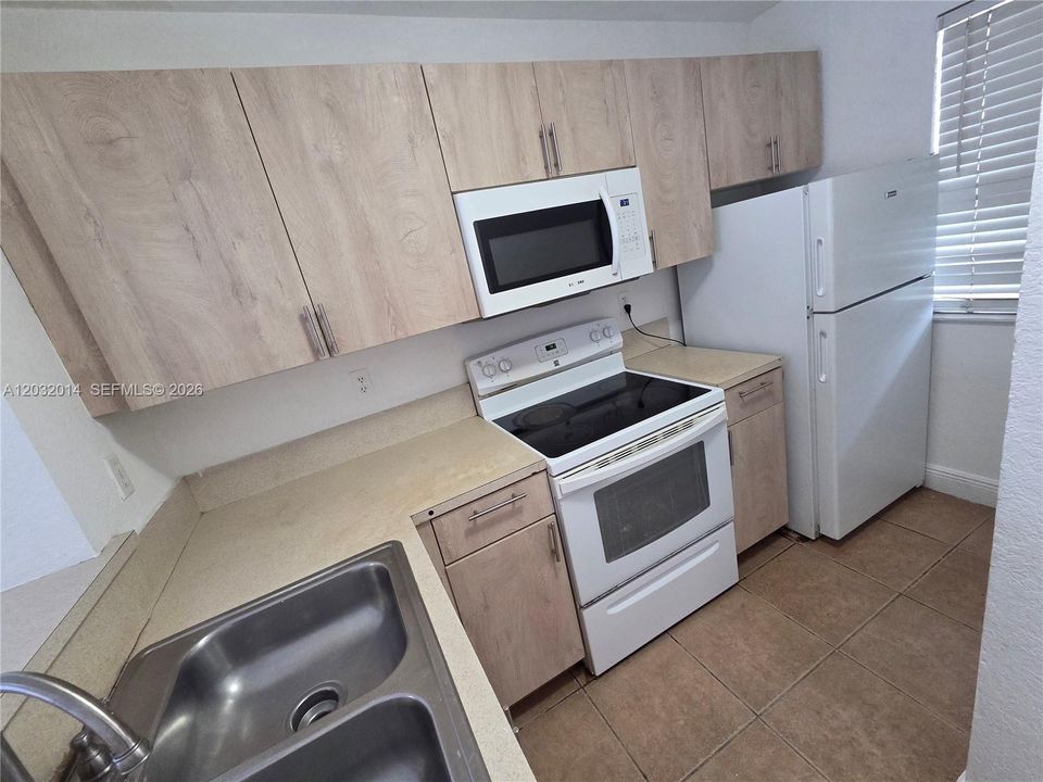 En Venta: $340,000 (2 camas, 2 baños, 940 Pies cuadrados)