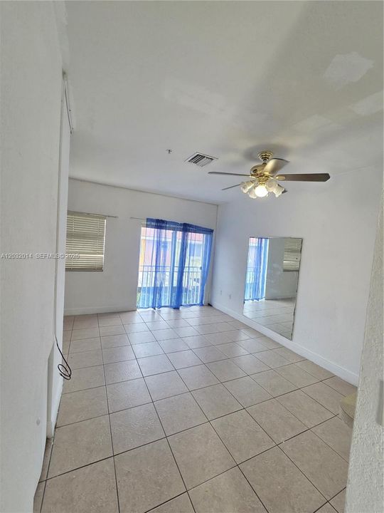 En Venta: $340,000 (2 camas, 2 baños, 940 Pies cuadrados)