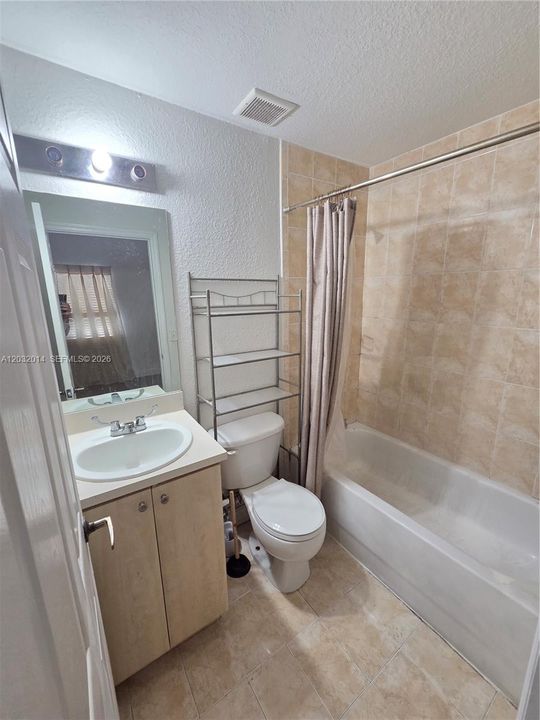 En Venta: $340,000 (2 camas, 2 baños, 940 Pies cuadrados)