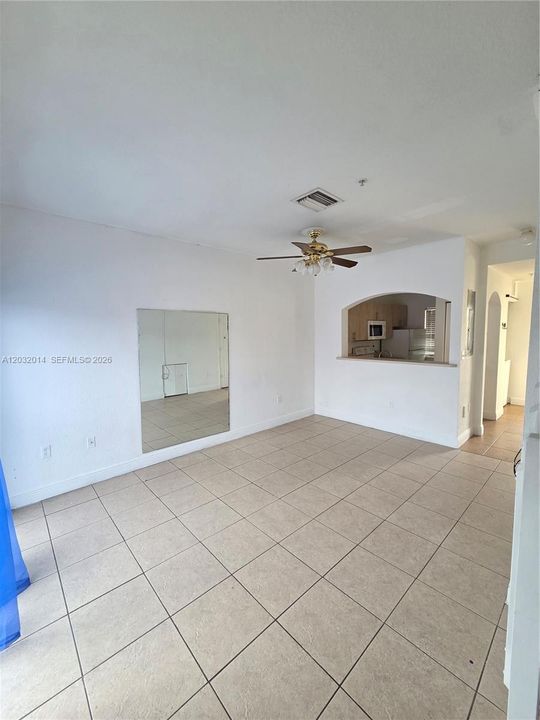 En Venta: $340,000 (2 camas, 2 baños, 940 Pies cuadrados)