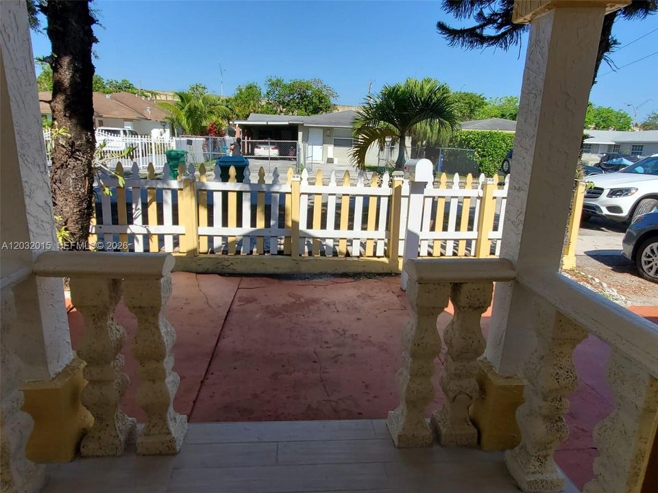 For Rent: $3,000 (3 beds, 2 baths, 1682 Square Feet)
