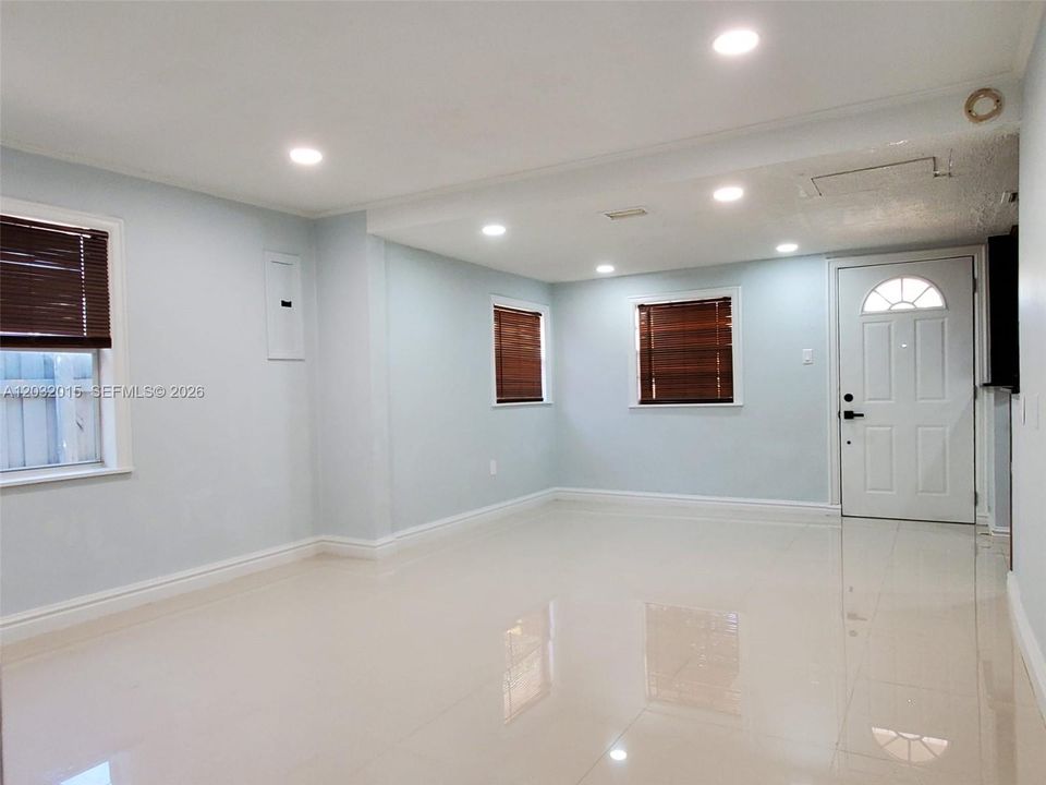 For Rent: $3,000 (3 beds, 2 baths, 1682 Square Feet)