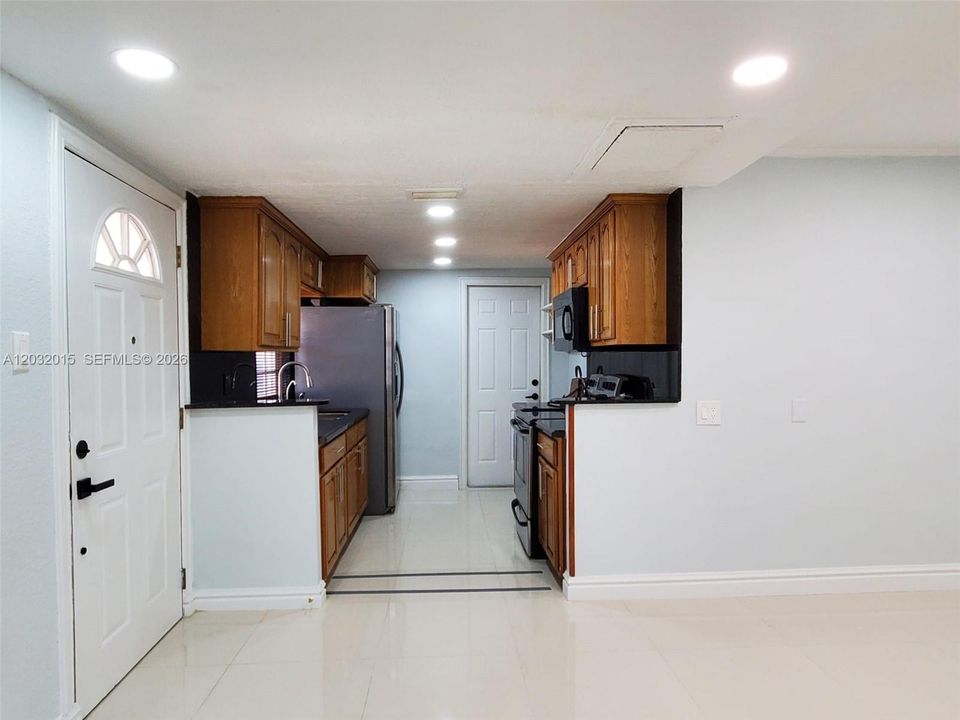 For Rent: $3,000 (3 beds, 2 baths, 1682 Square Feet)