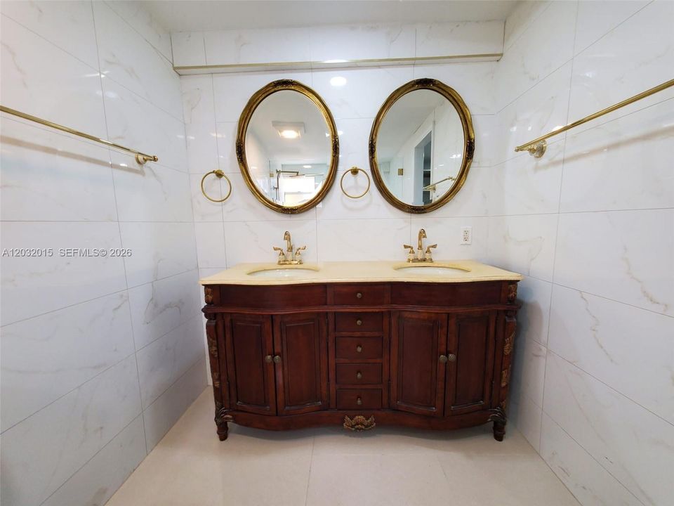 For Rent: $3,000 (3 beds, 2 baths, 1682 Square Feet)
