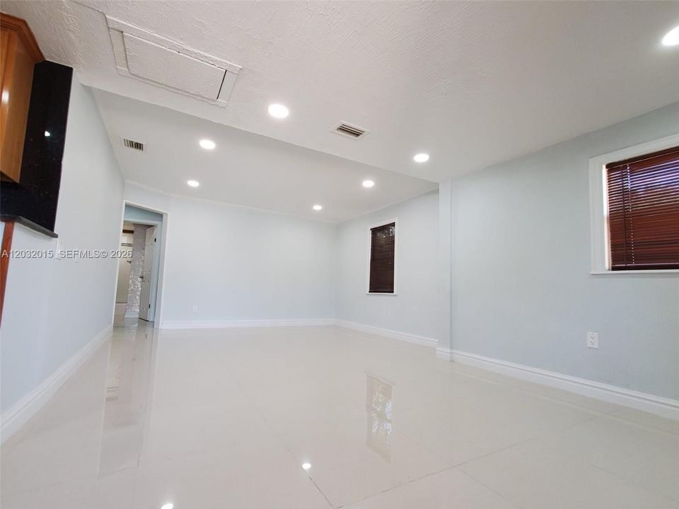 For Rent: $3,000 (3 beds, 2 baths, 1682 Square Feet)