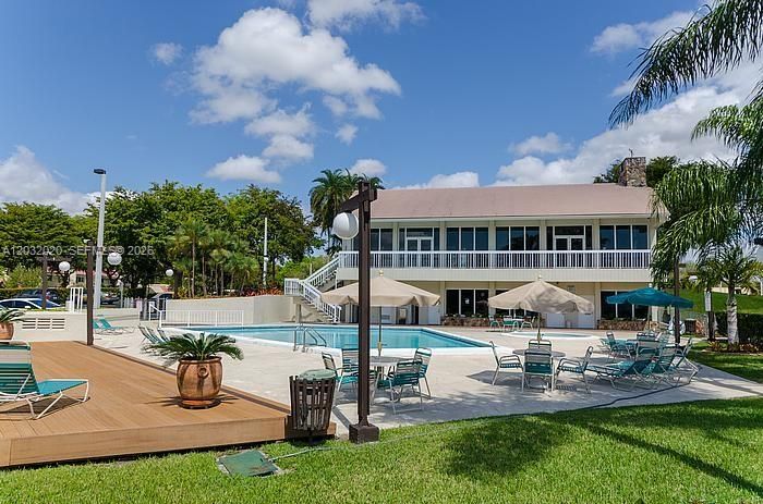 For Rent: $2,600 (2 beds, 1 baths, 795 Square Feet)