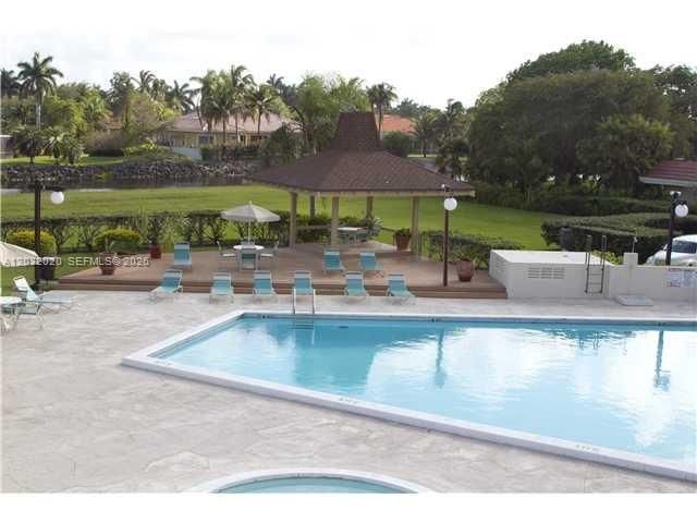 For Rent: $2,600 (2 beds, 1 baths, 795 Square Feet)