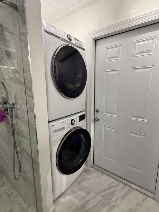For Rent: $3,100 (3 beds, 2 baths, 1061 Square Feet)
