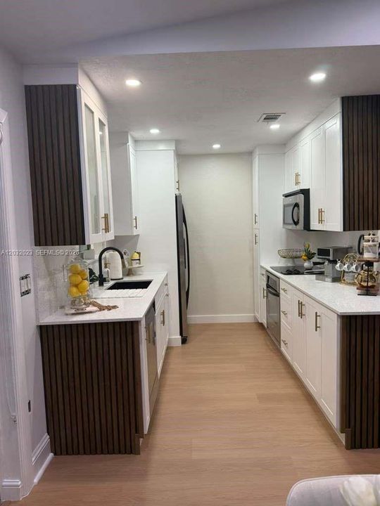 For Rent: $3,100 (3 beds, 2 baths, 1061 Square Feet)