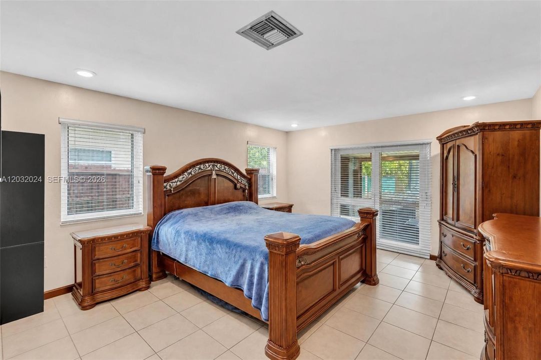 For Sale: $1,299,999 (4 beds, 2 baths, 2720 Square Feet)