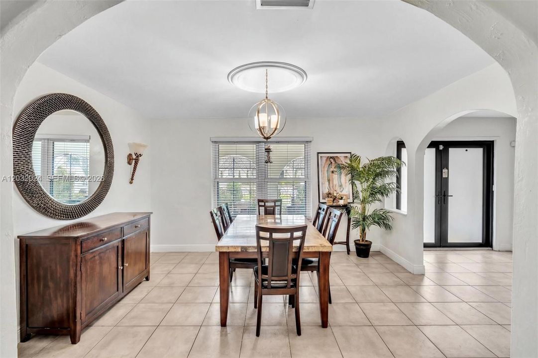 For Sale: $1,299,999 (4 beds, 2 baths, 2720 Square Feet)