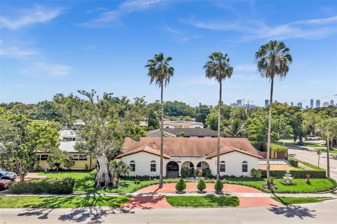 For Sale: $1,299,999 (4 beds, 2 baths, 2720 Square Feet)