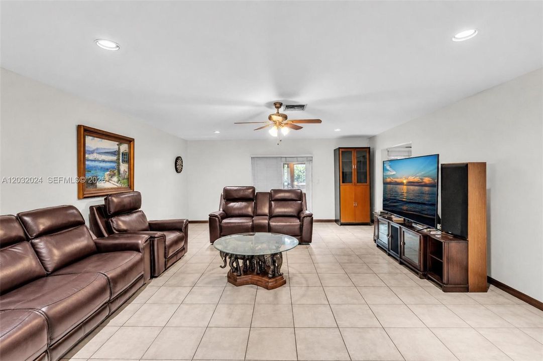For Sale: $1,299,999 (4 beds, 2 baths, 2720 Square Feet)