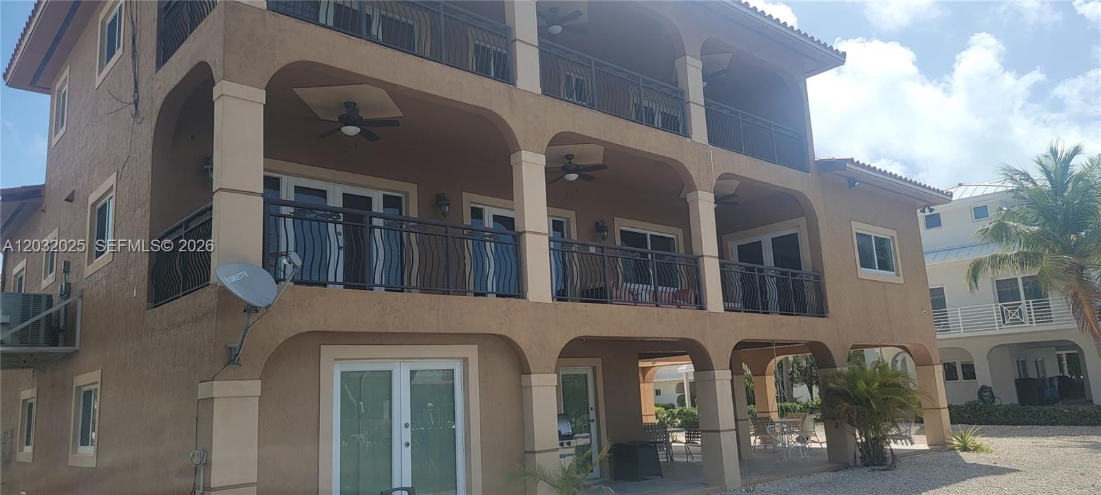 В аренду: $10,000 (5 спален, 4 ванн, 2922 Квадратных фут)