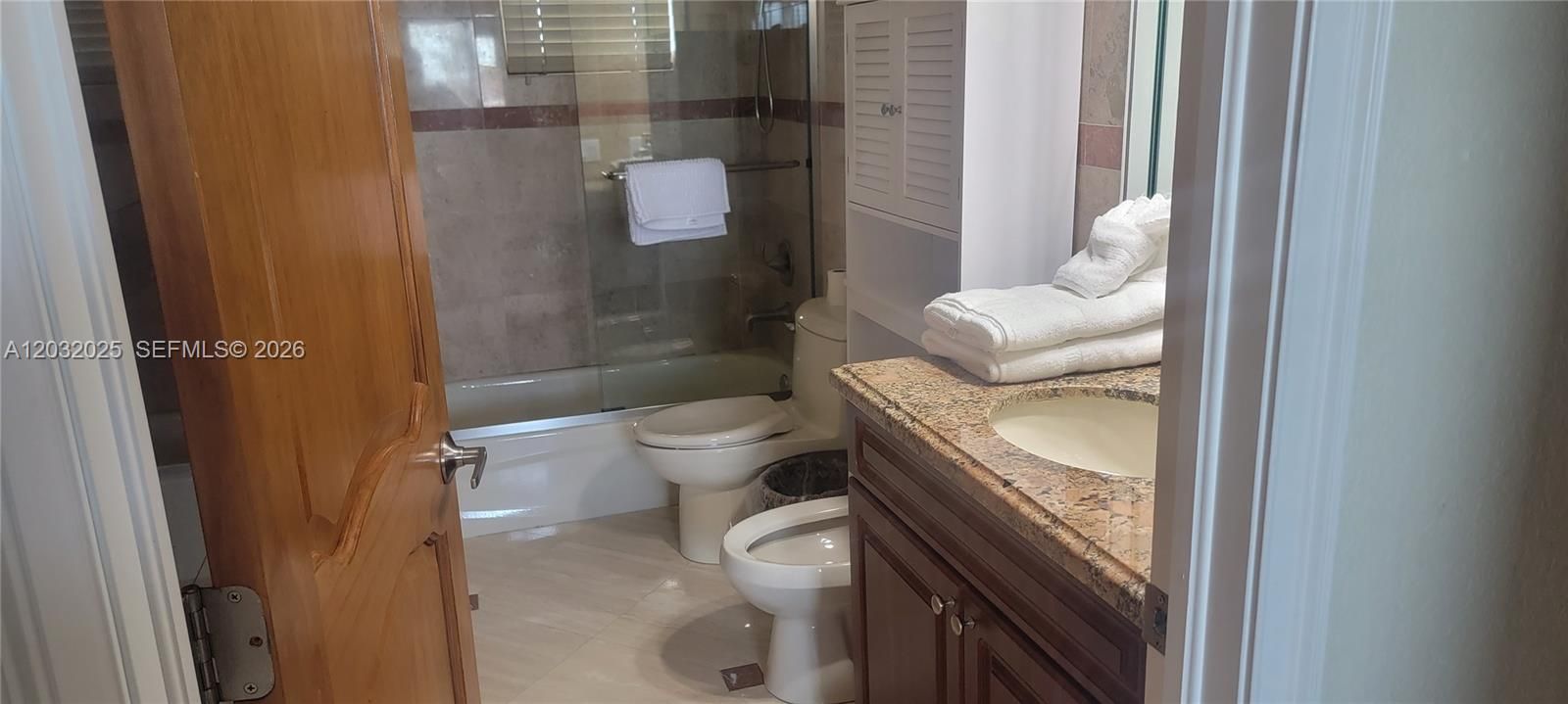В аренду: $10,000 (5 спален, 4 ванн, 2922 Квадратных фут)