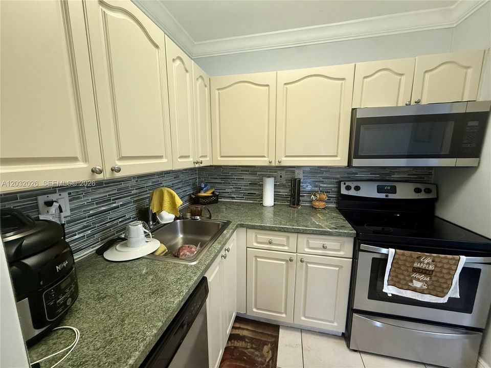 For Sale: $210,000 (1 beds, 1 baths, 750 Square Feet)