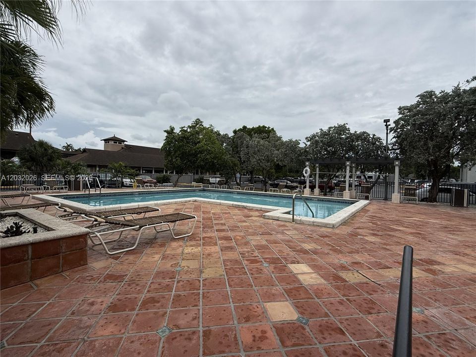 For Sale: $210,000 (1 beds, 1 baths, 750 Square Feet)
