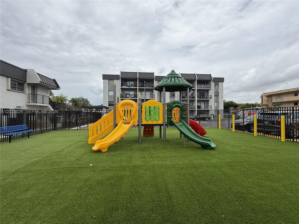 For Sale: $210,000 (1 beds, 1 baths, 750 Square Feet)