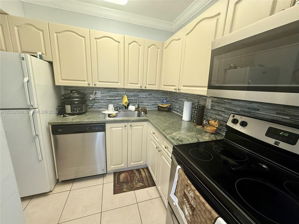 For Sale: $210,000 (1 beds, 1 baths, 750 Square Feet)