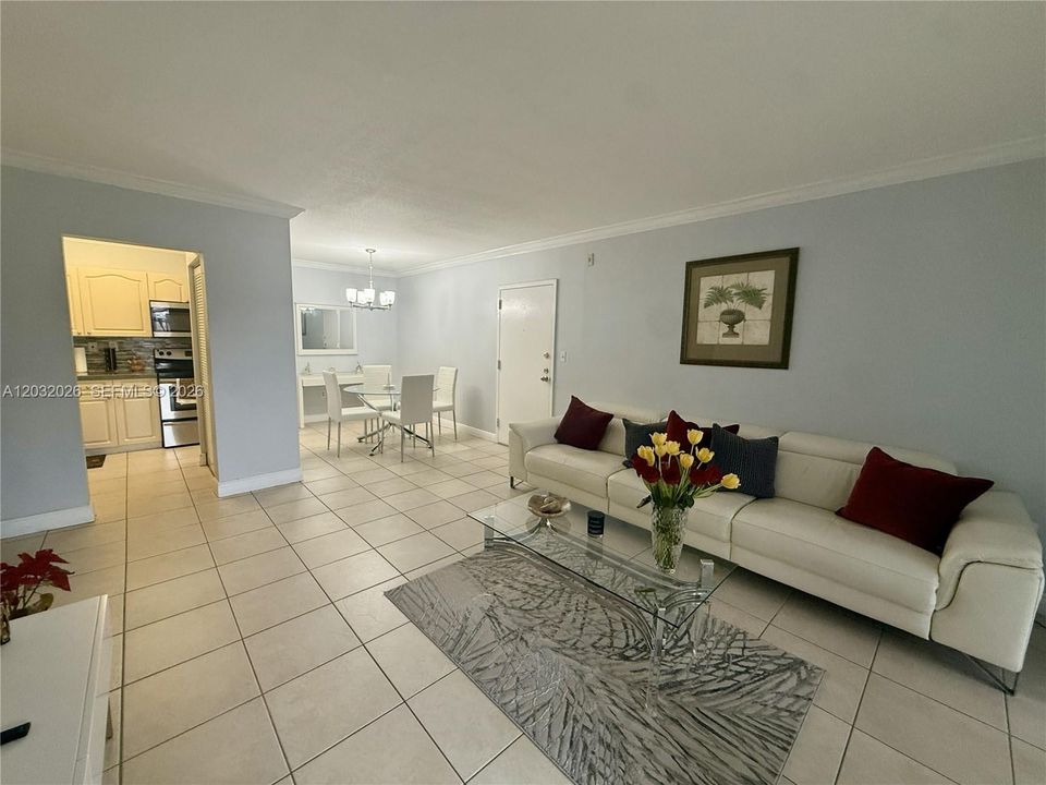 For Sale: $210,000 (1 beds, 1 baths, 750 Square Feet)