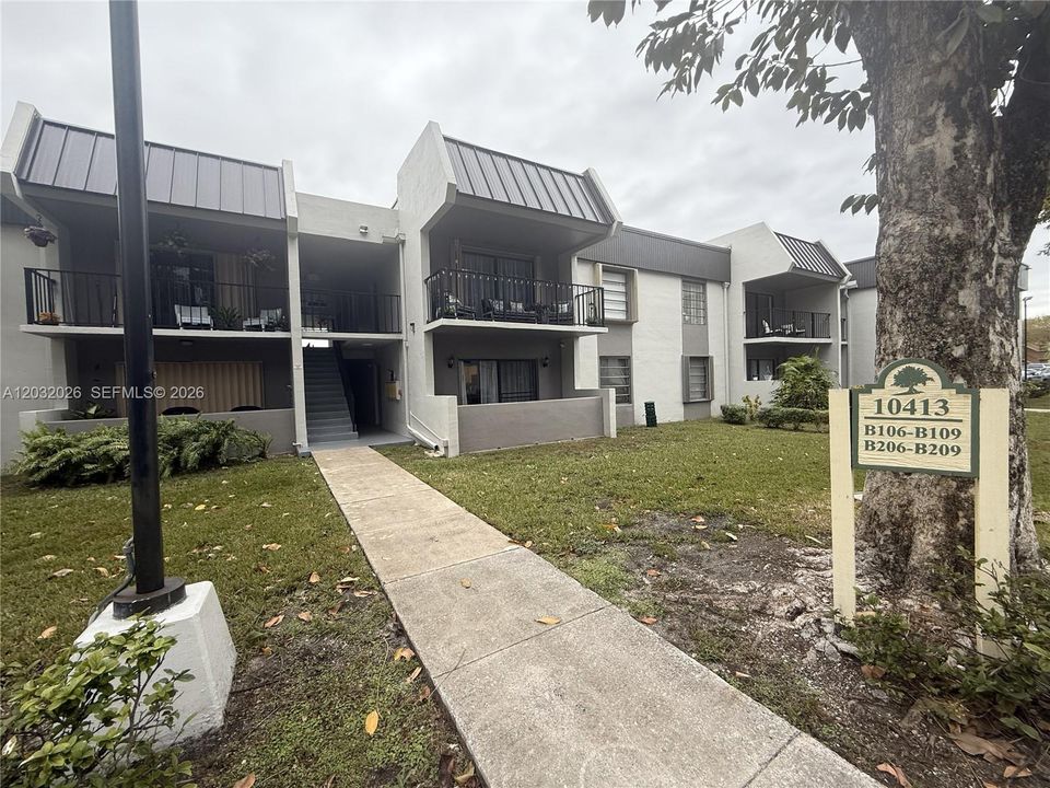 For Sale: $210,000 (1 beds, 1 baths, 750 Square Feet)